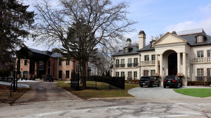 View of the lavish mansions on Saxony Court in central Mississauga 
