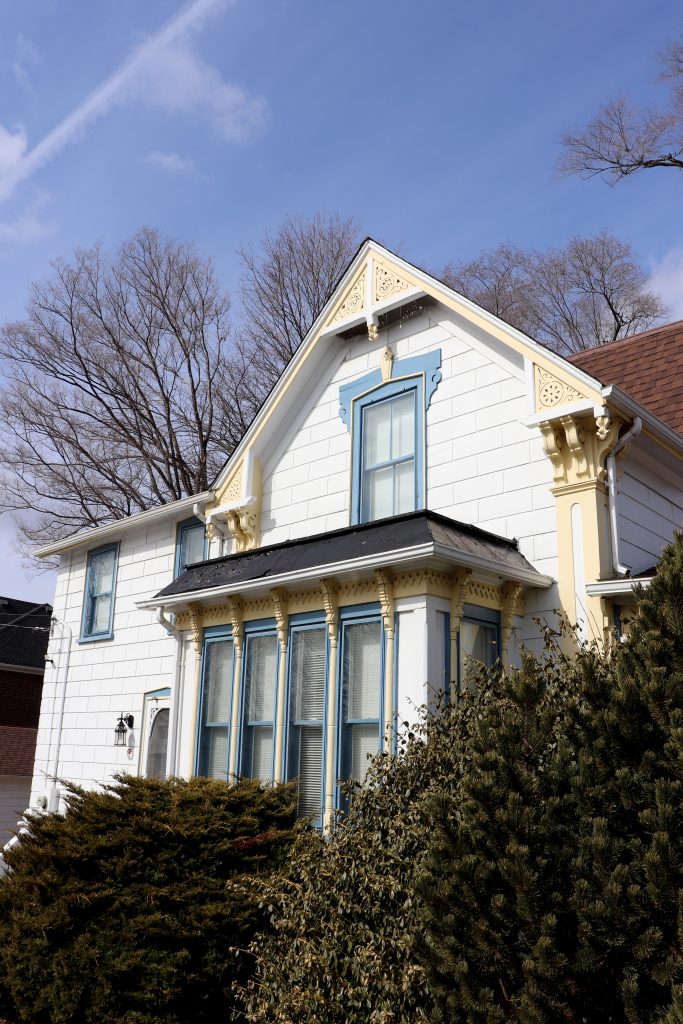 Quaint country house in Streetsville Mississauga