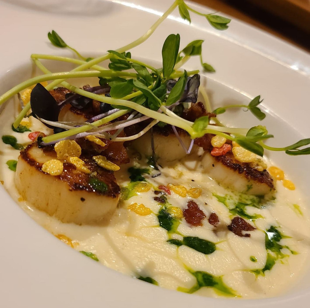 Seared scallop special with a truffle lobster sauce