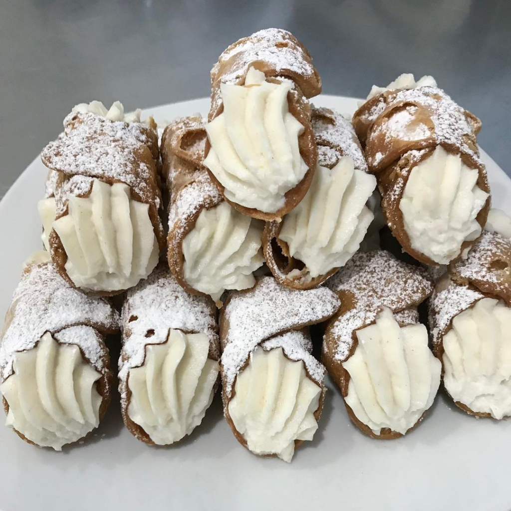 Delicious Cannoli