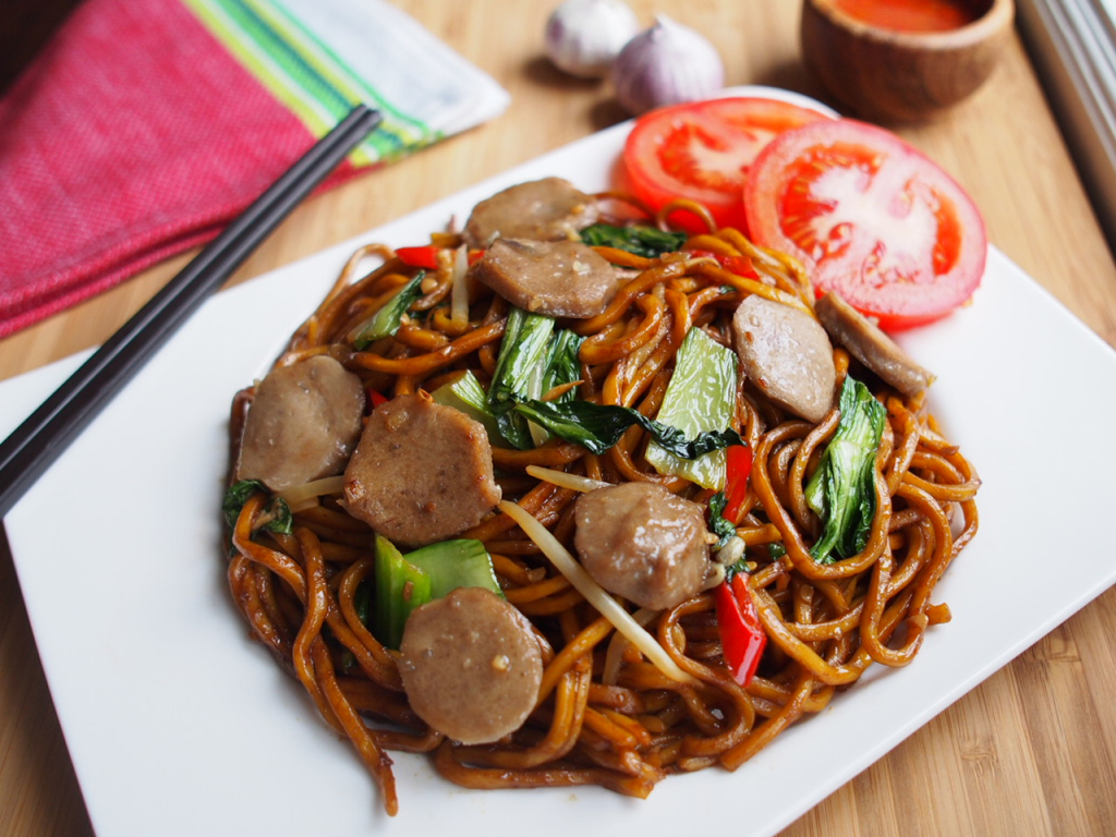 Noodles dish with tomato